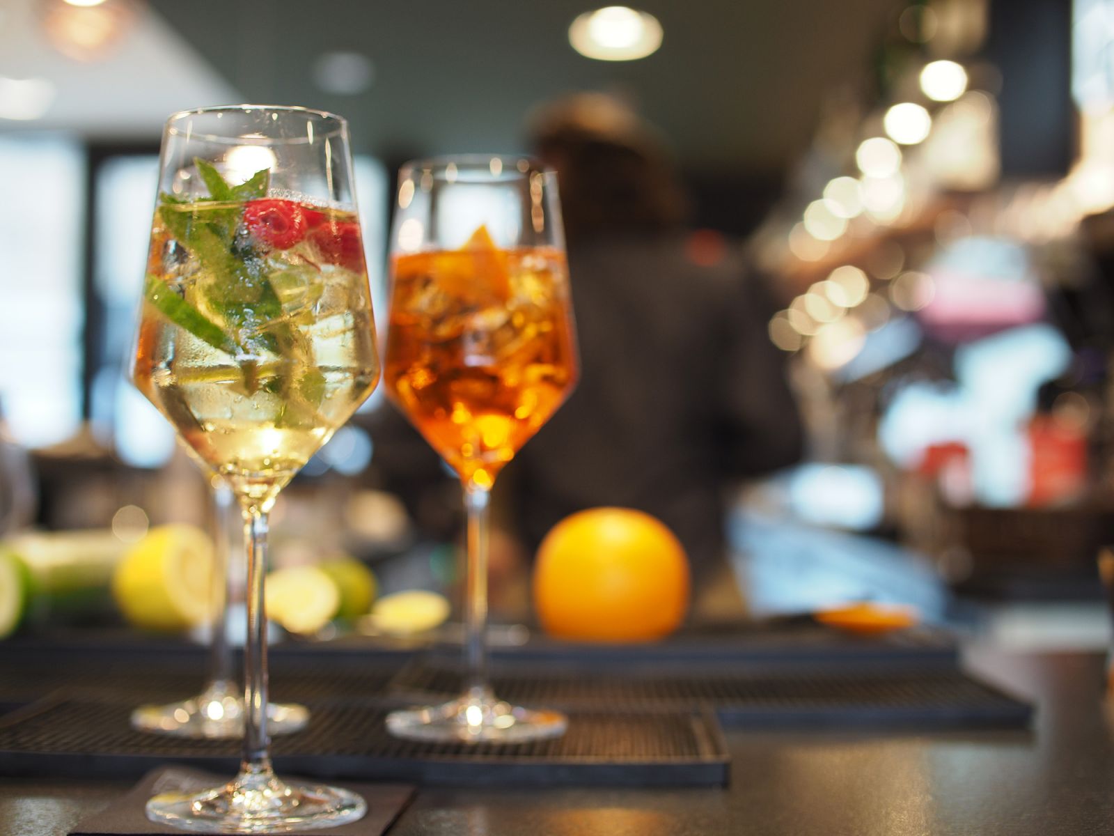 Zwei Cocktails auf unserem Bartresen